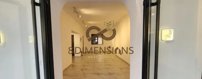 Locale commerciale in affitto a Xhamlliku, Tirana, 70 m²