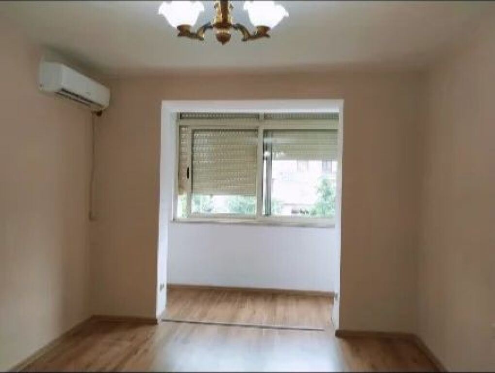 Apartment 1+1 for rent in 21 Dhjetori, Tirana, 50 m². Photo 2 of 3
