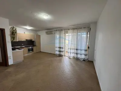 Ambient biznesi me qera në Sheshi Avni Rustemi, Tiranë, 124 m². Foto 2 nga 6