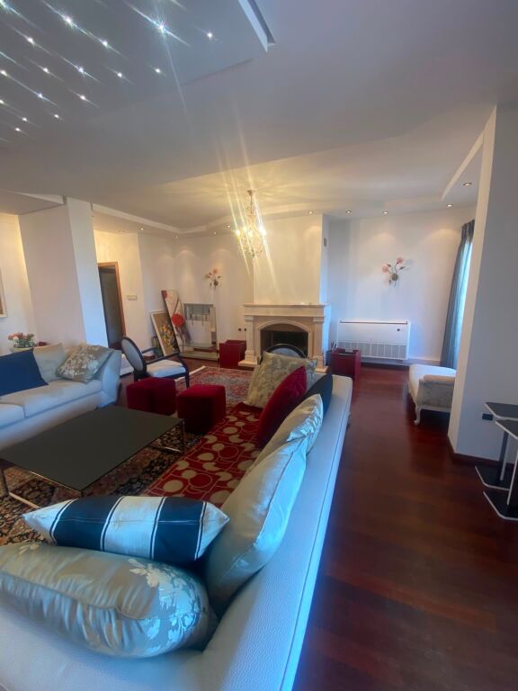 Apartament 4+1 me qera në Blloku, Tiranë, 370 m²