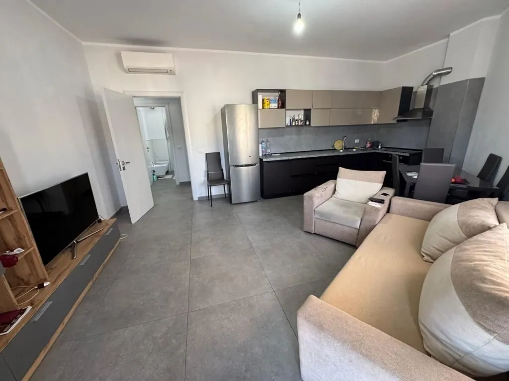 Apartment 2+1 for rent in Sheshi Pranvera, Durrës, 85 m². Photo 1 of 7