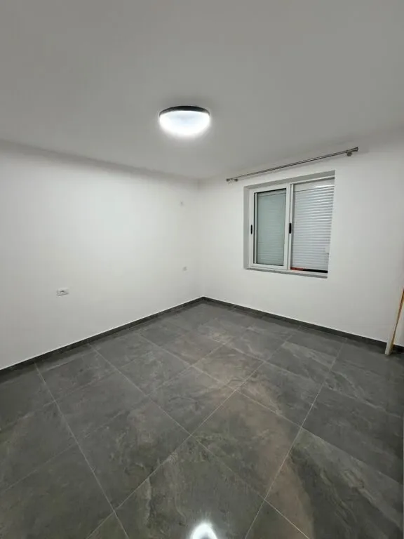 Office for rent in Kombinat, Tirana, 70 m². Photo 1 of 2