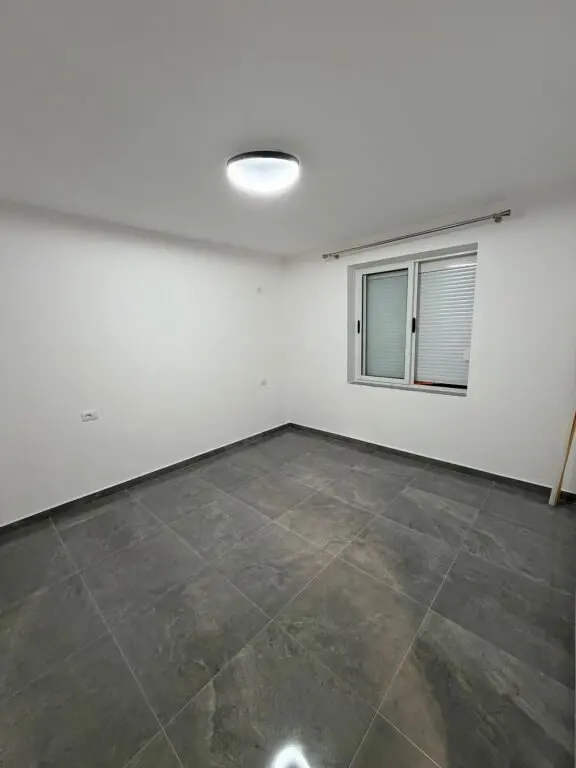 Office for rent in Kombinat, Tirana, 70 m²