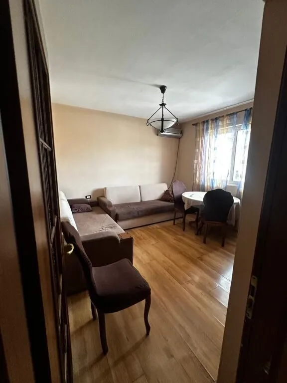 Apartament 2+1 me qera në Tiranë, 90 m². Foto 1 nga 3