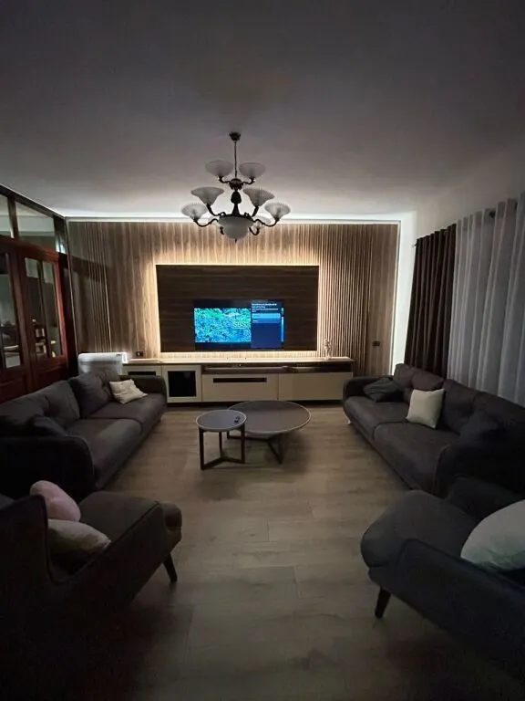 Villa in affitto a Kthesa e Kamzës, Tirana, 700 m². Foto 1 di 12