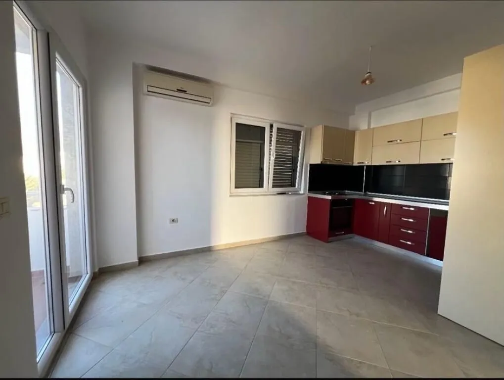 Apartment 2+1 for rent in Ali Demi, Tirana, 120 m². Photo 1 of 5