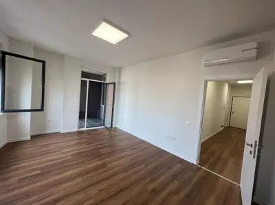 Office for rent in Rruga Jeronim de Rada, Tirana, 135 m². Photo 9 of 10