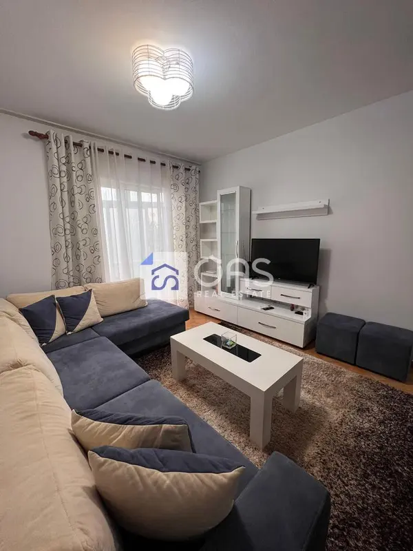 Appartamento 2+1 in affitto ad Ali Demi, Tirana, 80 m²
