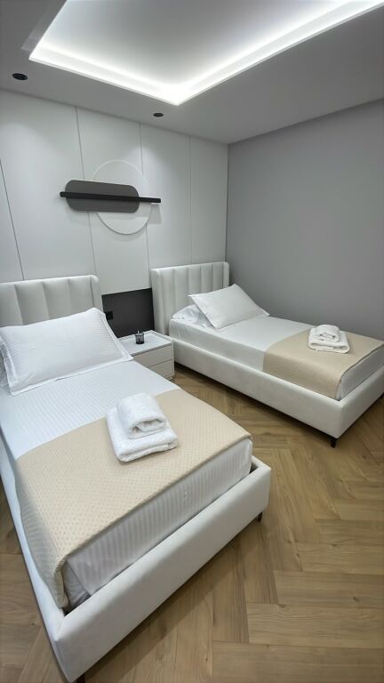 Apartment 2+1 for rent in Blloku, Tirana, 130 m². Photo 3 of 3