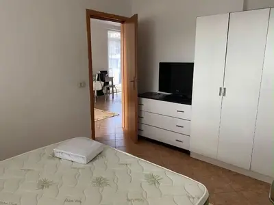Apartament 1+1 me qera në Pazari i Ri, Tiranë, 78 m². Foto 3 nga 5