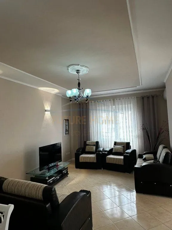 Apartament 1+1 me qera në Ish-URT, Durrës, 110 m². Foto 1 nga 7
