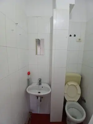 Locale commerciale in affitto a Rruga Fortuzi, Tirana, 24 m². Foto 3 di 4
