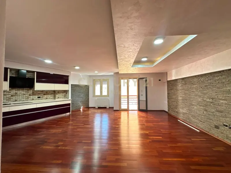 Zyrë me qera në Rr. Zef Jubani, Tiranë, 175 m²