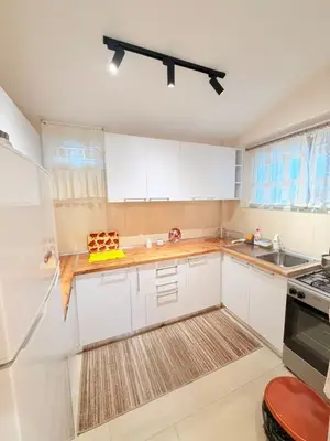Casa indipendente 2+1 in affitto a Bulevardi, Durazzo, 100 m². Foto 3 di 9