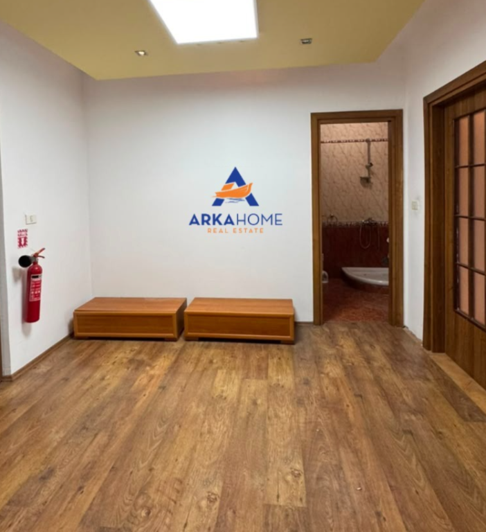 Commercial space for rent in Blloku, Tirana, 187 m². Photo 2 of 3