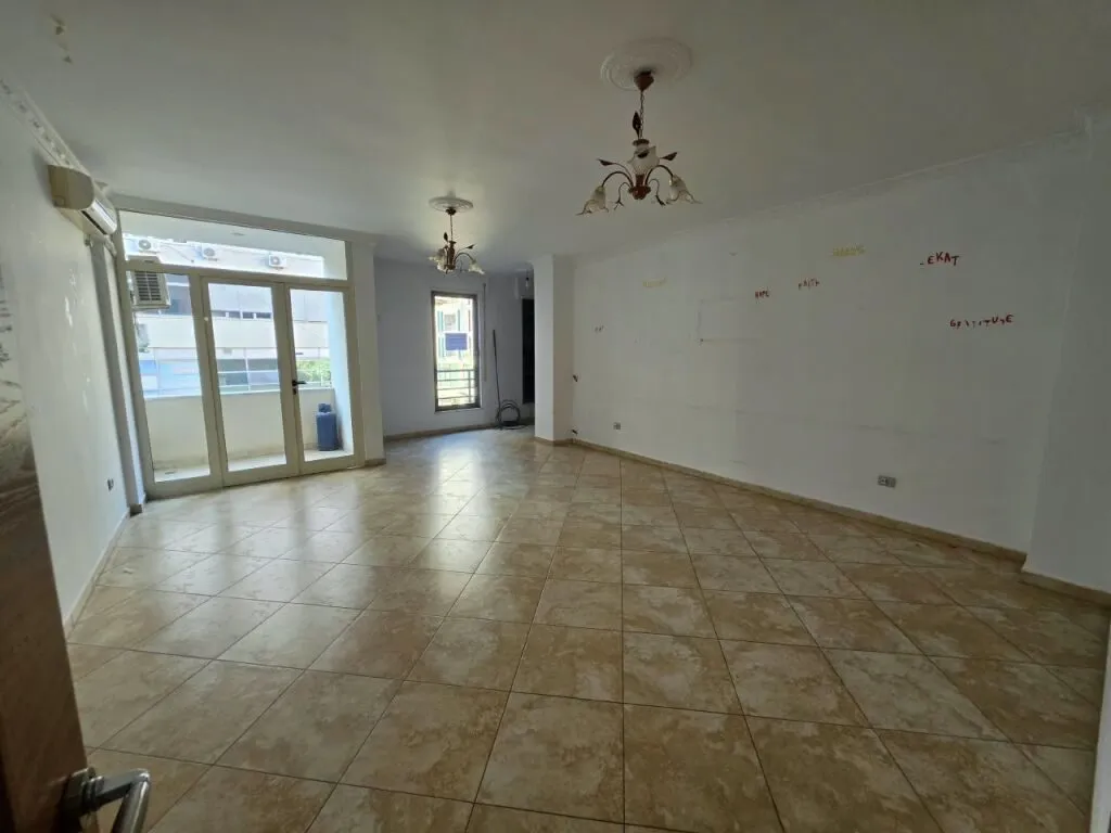 Apartament 2+1 me qera në Zogu i Zi, Tiranë, 120 m². Foto 1 nga 9