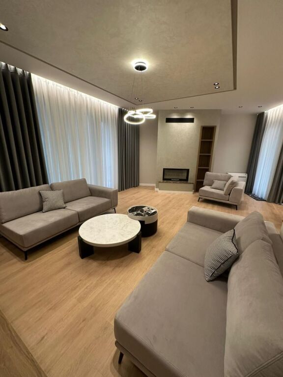 Villa in affitto a Liqeni i Thatë, Tirana, 350 m². Foto 2 di 3