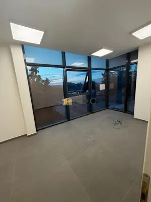 Locale commerciale in affitto ad Univers City, Tirana, 139 m². Foto 2 di 9