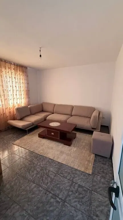 Shtëpi private 2+1 me qera në Spitali QSUT, Tiranë, 120 m²