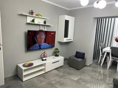 Apartament 2+1 me qera në Sheshi Avni Rustemi, Tiranë, 75 m². Foto 2 nga 6
