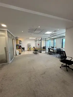 Office for rent in Bulevardi Deshmoret e Kombit, Tirana, 228 m². Photo 2 of 5