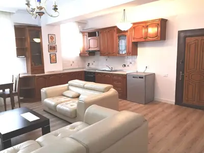 Apartament 2+1 me qera në Casa Italia, Tiranë, 90 m². Foto 1 nga 4
