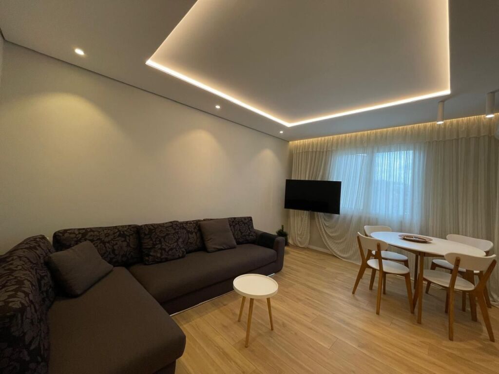 Apartament 1+1 me qera në Vasil Shanto, Tiranë, 80 m². Foto 1 nga 3