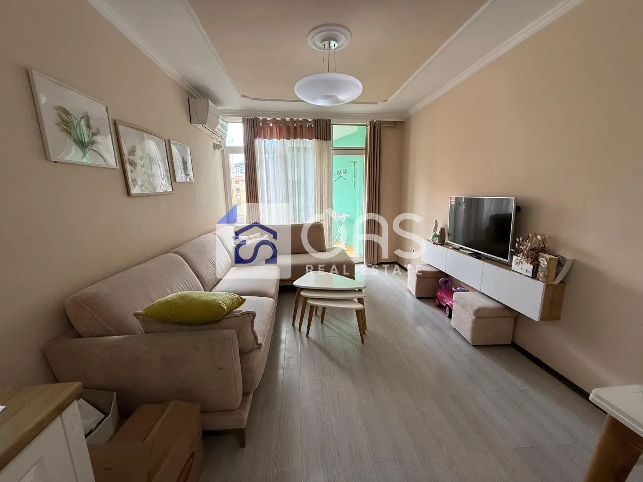 Apartament 2+1 me qera në Komuna e Parisit, Tiranë, 90 m². Foto 1 nga 6