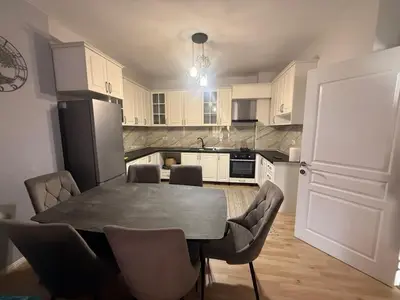 Apartament 2+1 me qera në Golden Park, Tiranë, 94 m². Foto 2 nga 7