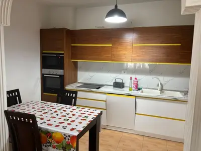 Apartament 2+1 me qera në Rruga 5 Maji, Tiranë, 100 m². Foto 4 nga 4