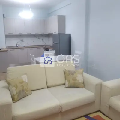Apartament 1+1 me qera në Laprakë, Tiranë, 80 m². Foto 2 nga 6