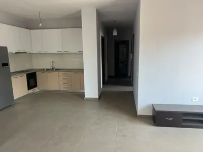 Apartament 2+1 me qera në Kombinat, Tiranë, 100 m². Foto 6 nga 8