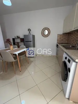 Appartamento 1+1 in affitto a Rruga Gjuzepina Kosturi, Tirana, 50 m². Foto 1 di 6