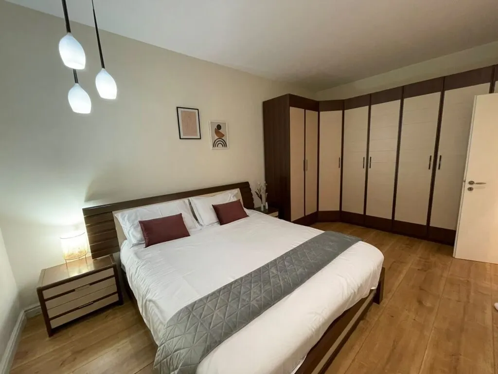 Apartament 2+1 me qera në Shallvaret, Tiranë, 100 m². Foto 1 nga 12