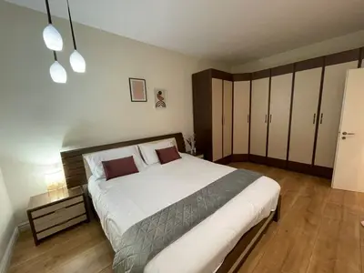 Apartament 2+1 me qera në Shallvaret, Tiranë, 100 m². Foto 1 nga 12