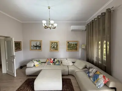 Apartament 2+1 me qera në Blloku, Tiranë, 91 m². Foto 1 nga 10