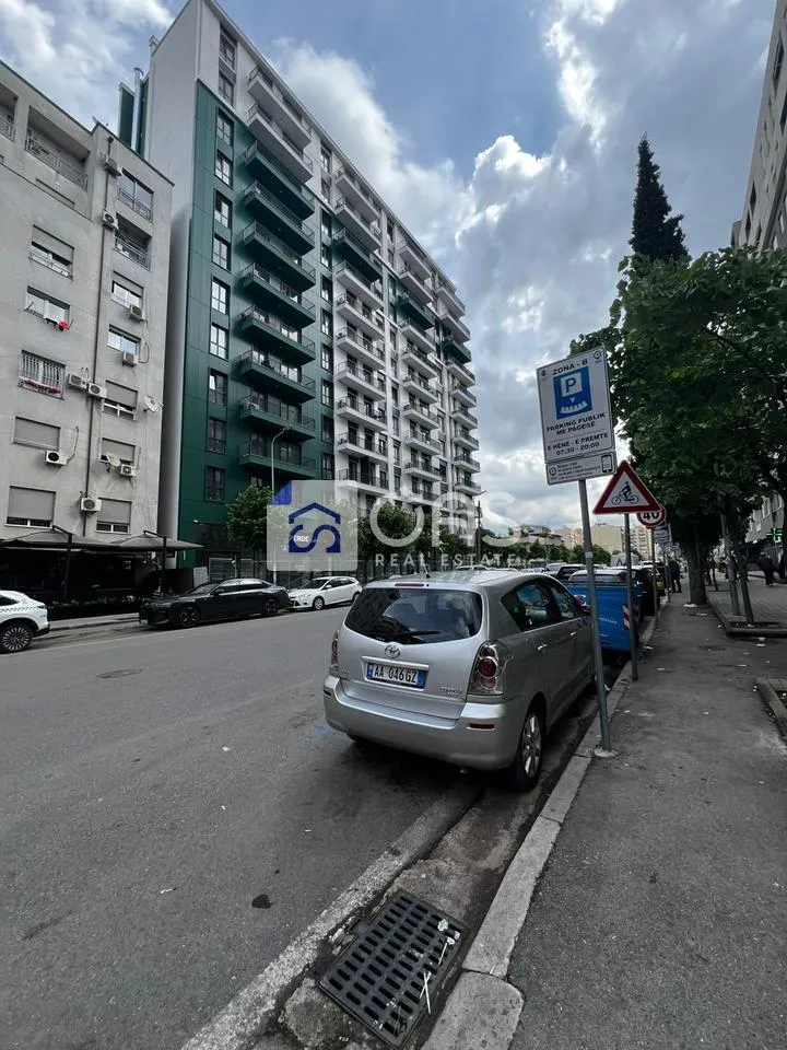 Ambient biznesi me qera në Komuna e Parisit, Tiranë, 44 m². Foto 1 nga 6