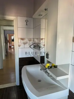 Apartament 3+1 me qera në Bulevardi Dyrrah, Durrës, 187 m². Foto 2 nga 10