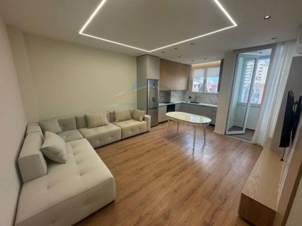 Apartament 1+1 me qera në Rruga e Moisive, Durrës, 72 m². Foto 1 nga 5