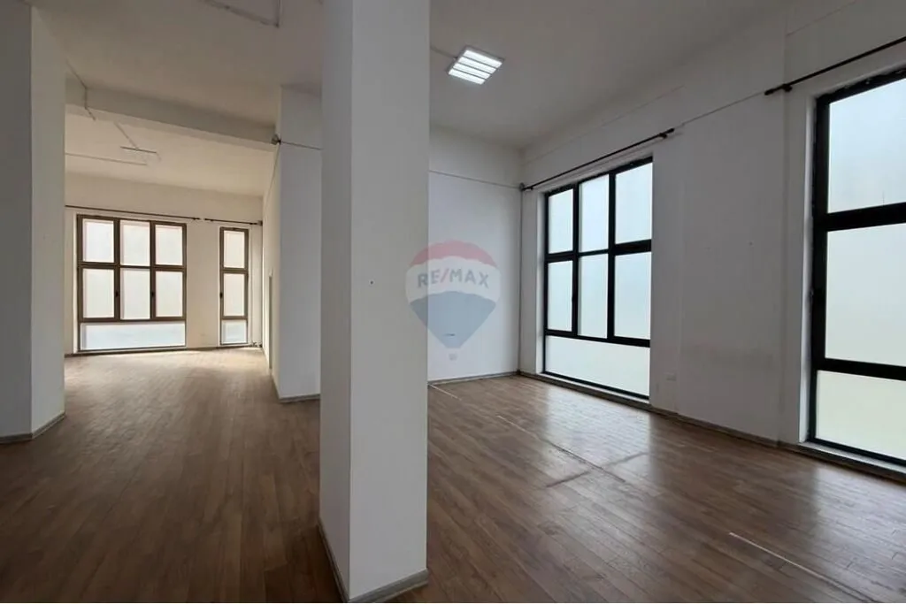 Office for rent in Profarma, Tirana, 220 m². Photo 1 of 4