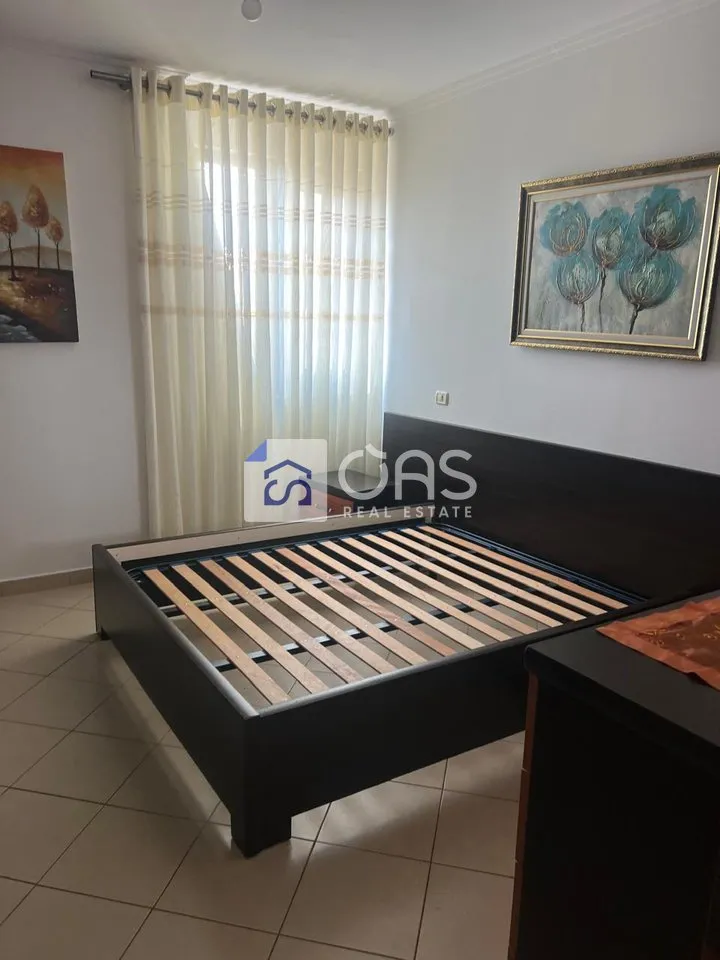 Apartament 2+1 me qera në Rruga e Kavajës, Tiranë, 80 m². Foto 1 nga 5