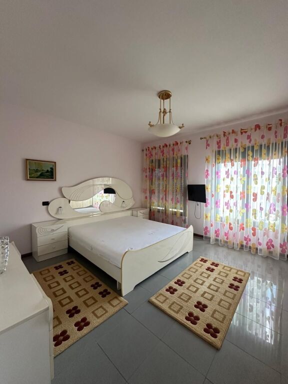 Apartament 3+1 me qera në Sheshi Skënderbej, Tiranë, 359 m². Foto 3 nga 3