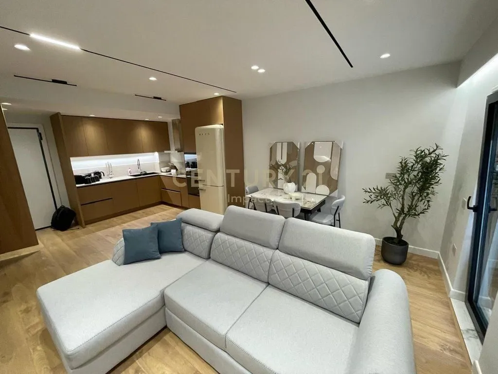 Appartamento 3+1 in affitto a Kodra e Diellit, Tirana, 106 m². Foto 1 di 12