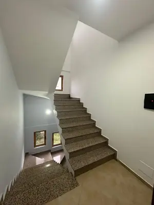 Vilë me qera në Mjull Bathore, Tiranë, 500 m². Foto 5 nga 10