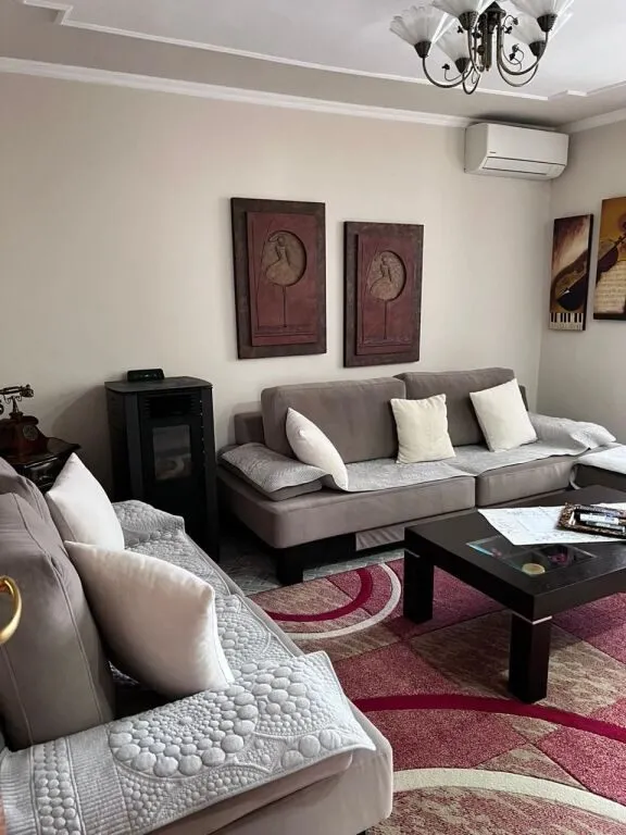 Appartamento 3+1 in affitto a Shkolla e Baletit, Tirana, 90 m². Foto 1 di 3
