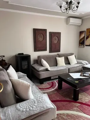 Appartamento 3+1 in affitto a Shkolla e Baletit, Tirana, 90 m². Foto 1 di 3