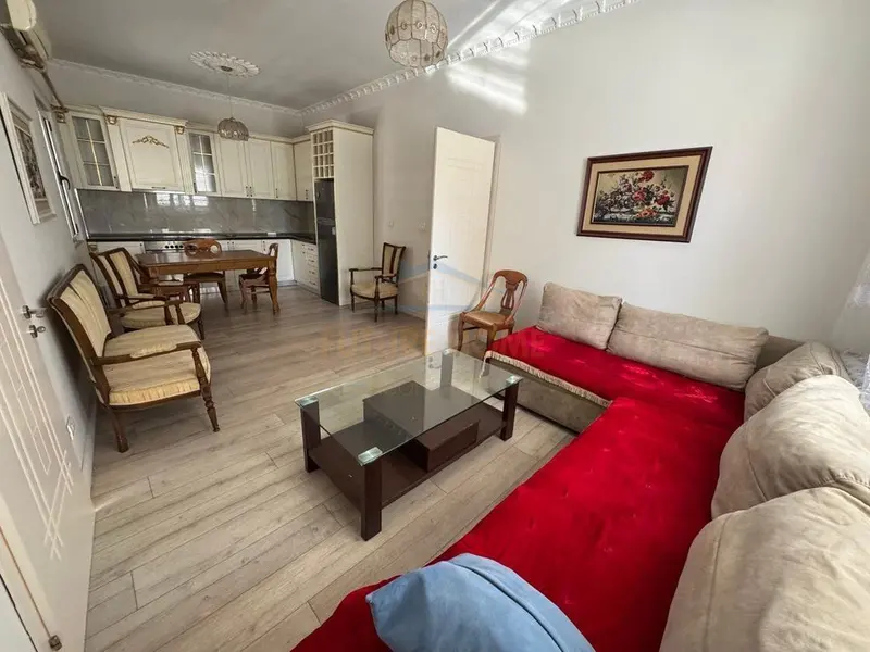 Apartament 2+1 me qera në Rruga Him Kolli, Tiranë, 98 m²