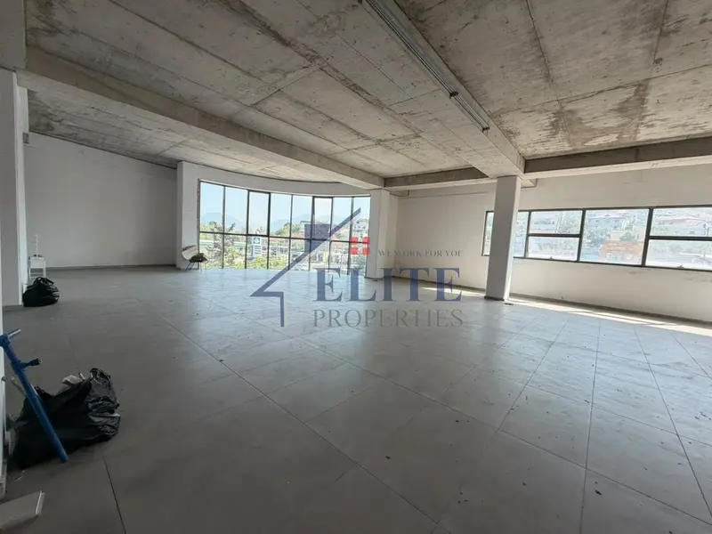 Locale commerciale in affitto a Vaqarr, Tirana, 1.150 m²