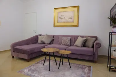 Apartament 2+1 me qera në Ish Ekspozita, Tiranë, 73 m². Foto 3 nga 11