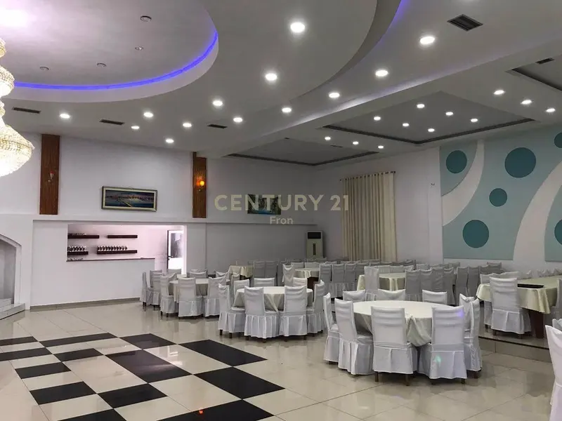 Locale in affitto a Rruga Skënderbeu, Kamza, 900 m²